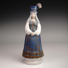 Lladro Porcelain Figurine, Woman Traditional Dress 1001157