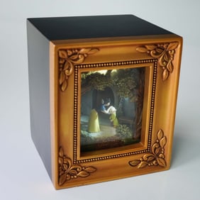 Olszewski Walt Disney Showcase Miniature Diorama, A Kiss for Dopey