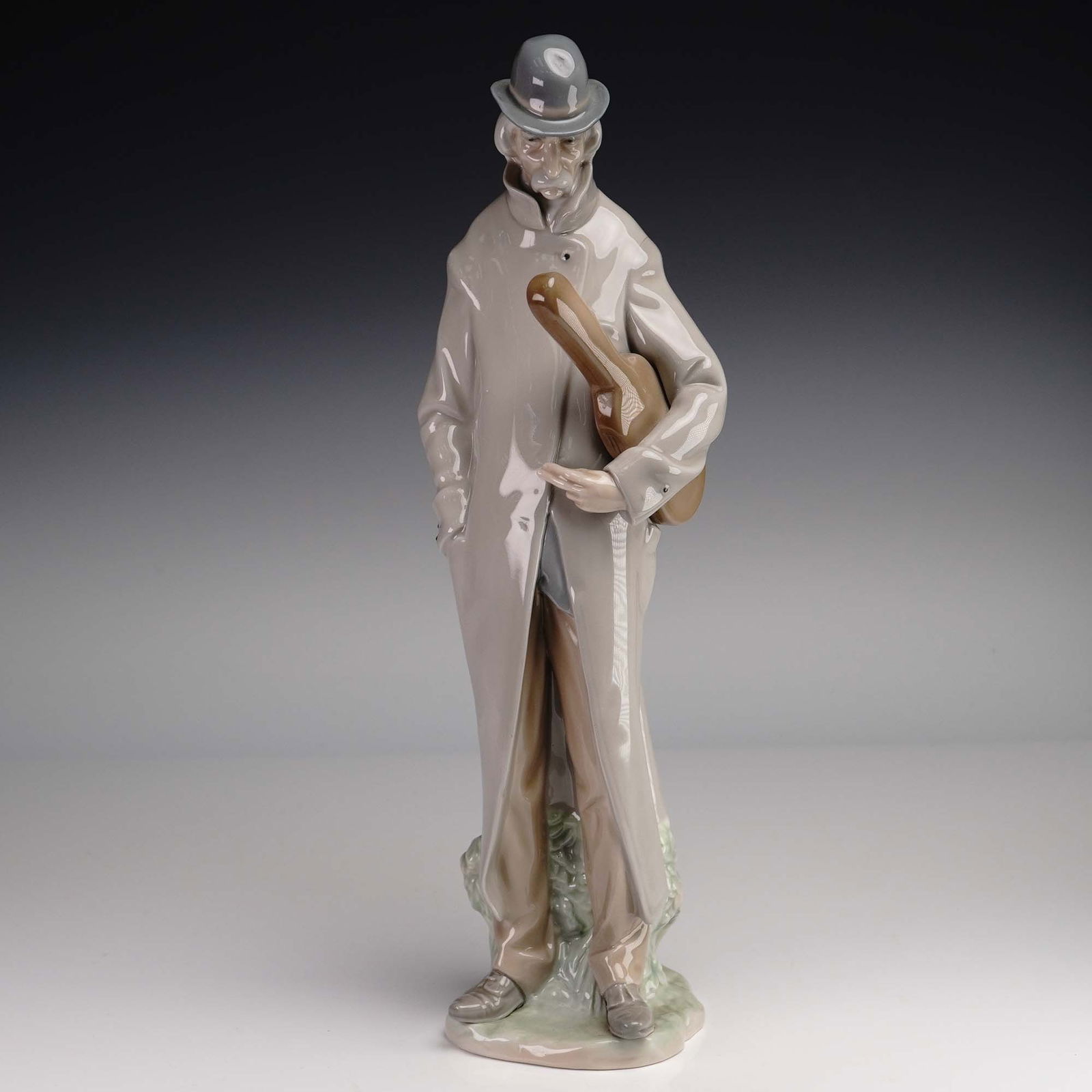 Lladro Porcelain Figurine, Old Man with Violin 01004622 (1 of 6)