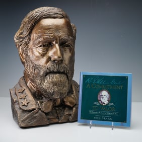 2pc Robert E Lee Bust Sculpture and Book Set