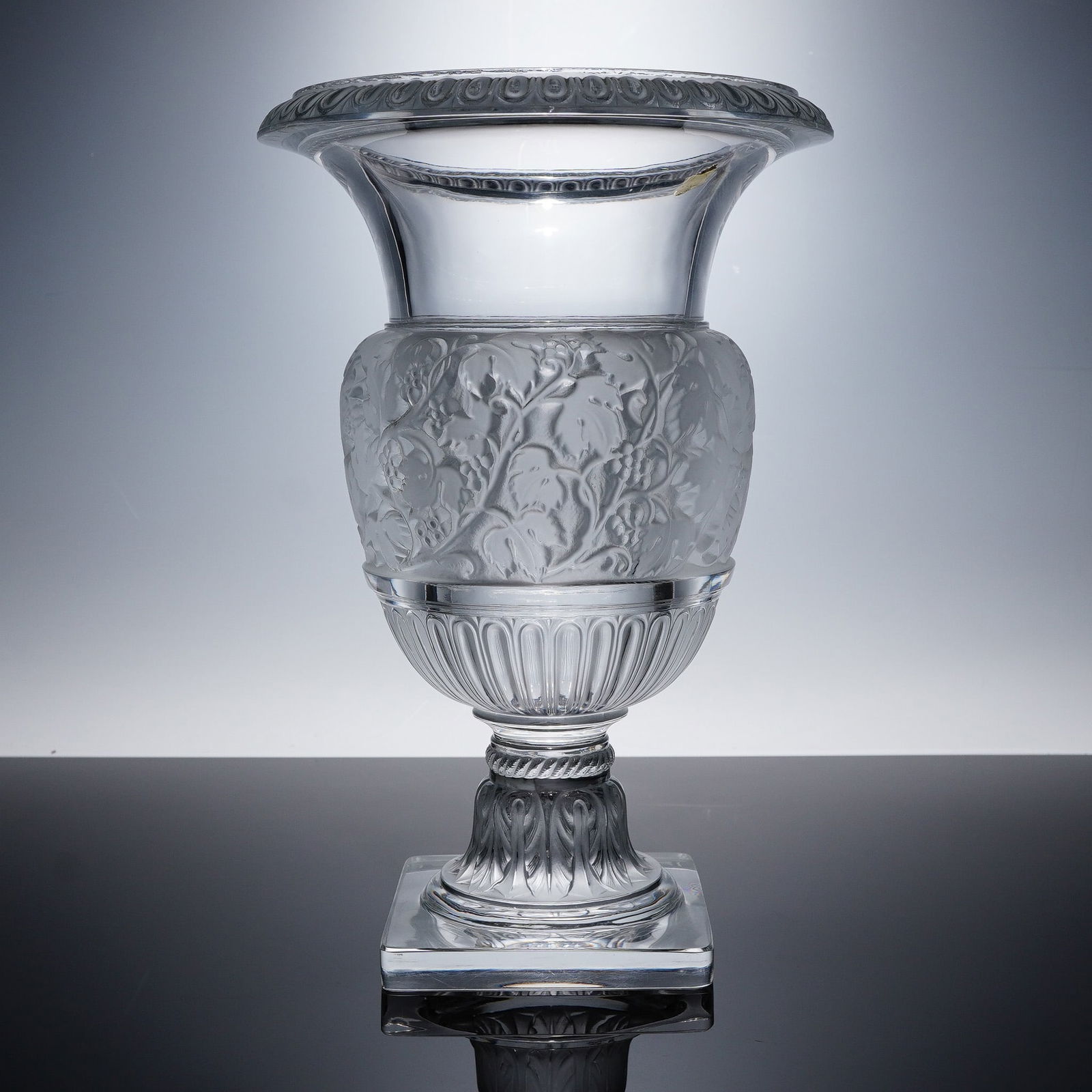 Lalique Crystal Vase Versailles (1 of 8)