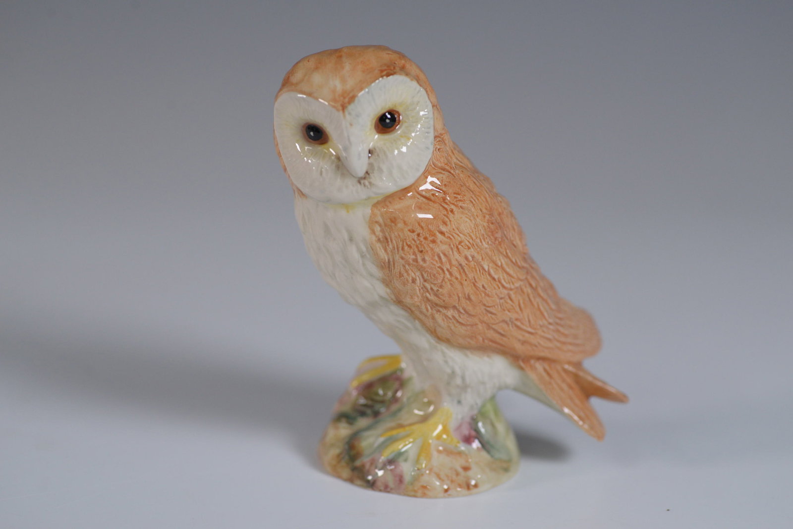 Beswick Figurine, Barn Owl 2026: Charming Beswick porcelain figurine of a barn owl, meticulously hand-painted in naturalistic hues of brown, white, and yellow. Crafted with fine detail, this collectible piece captures the lifelike es