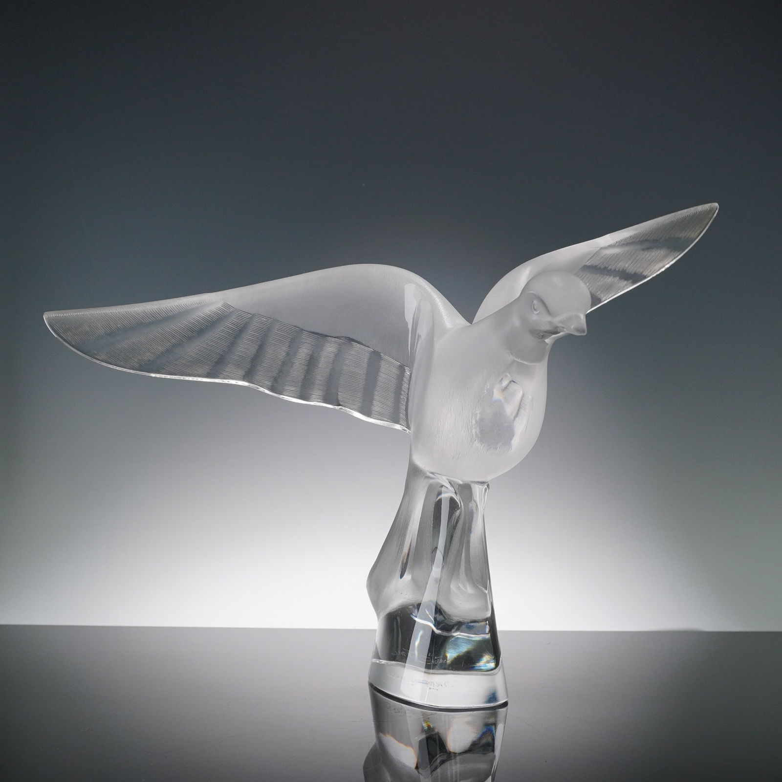 Lalique Crystal Sculpture, Colombe Clita Dove