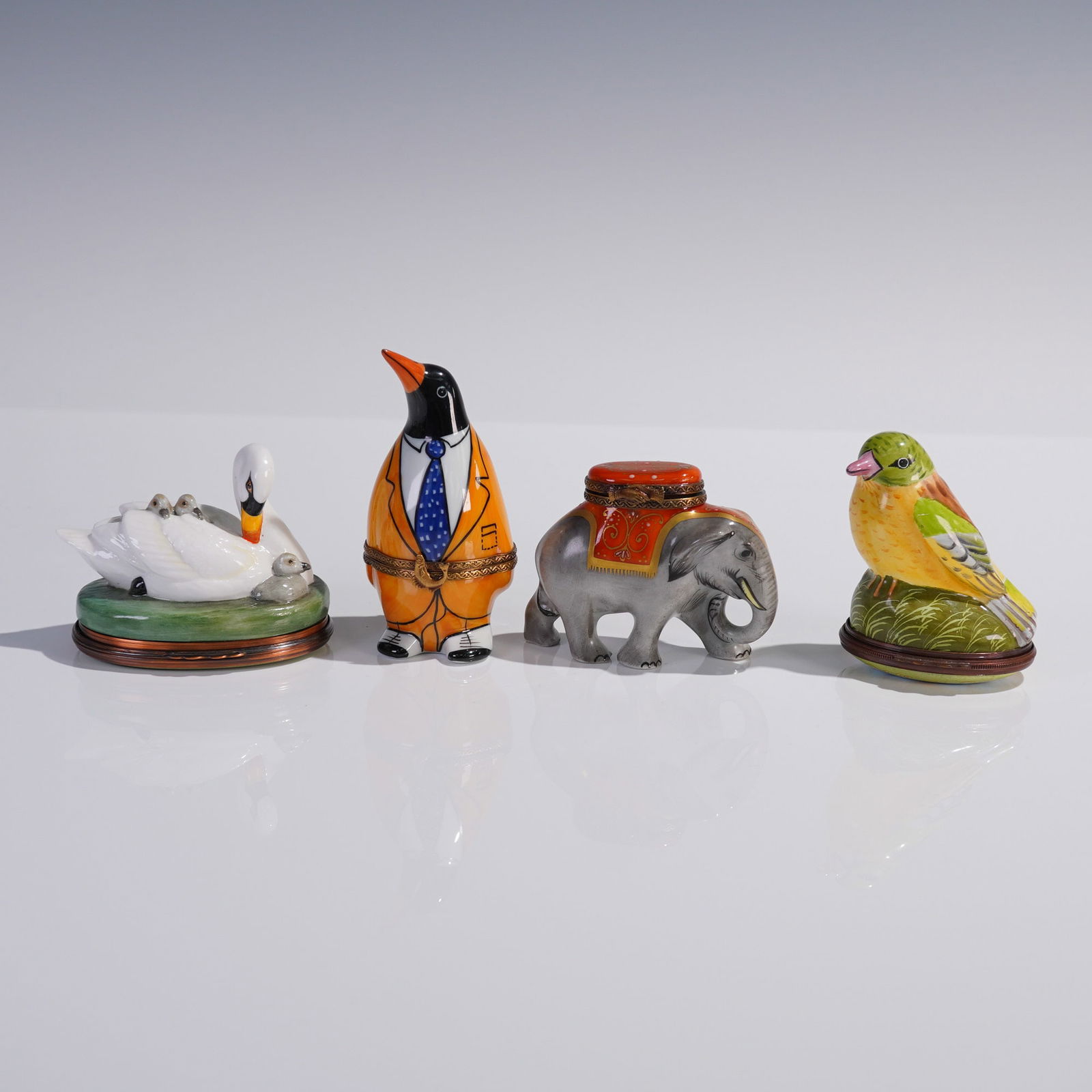 4pc Porcelain Hinged Boxes - Including Halcyon Days, Limoges & More (1 of 7)