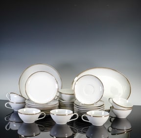 34pc Royalton China Co. Fine China Dinnerware