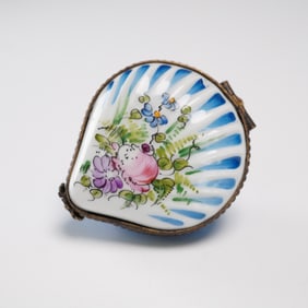 Limoges Porcelain, Hand-Painted Shell-Shaped Treasure Box