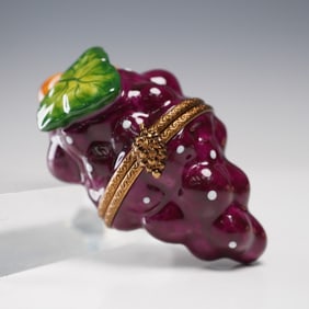 Limoges Treasure Box, Grape Cluster with Leaf and Gilt Clasp