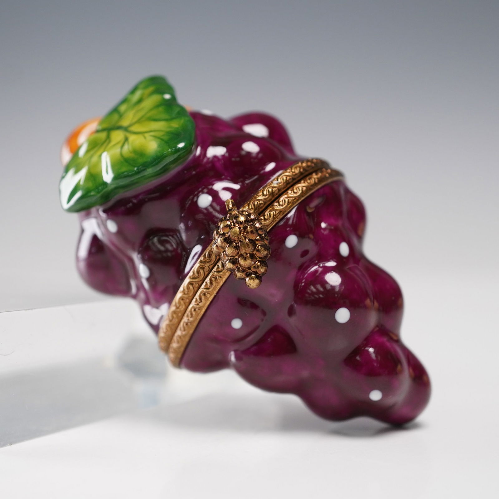 Limoges Treasure Box, Grape Cluster with Leaf and Gilt Clasp (1 of 4)