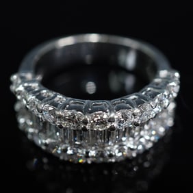 White Gold and Triple Row of Diamonds 14kt, Size 8.25