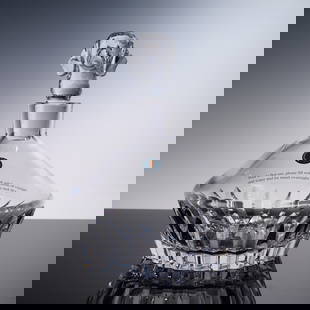 Waterford Irish Dogs Madra Beagle Crystal Decanter with Stopper: A fine lead crystal decanter from Waterford's Irish Dogs Madra collection, showcasing a multi-faceted lower body with deep vertical cuts and a wide flared neck. Topped with a substantial figural stopp