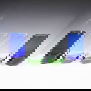 4pc Vintage Iced Tea Glasses: A set of four glasses featuring a bold color transition. Two glasses shift from a deep cobalt blue to a lighter shade, while the other two transition from a rich green to a lighter hue. The weighted b