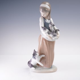Lladro Porcelain Figurine, Girl with Cats 01001309