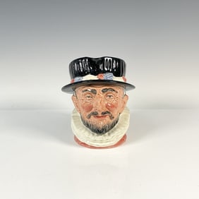 Beefeater ER D6206 - Large - Royal Doulton Character Jug