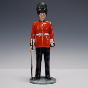 Royal Doulton Figurine The Guardsman HN2784