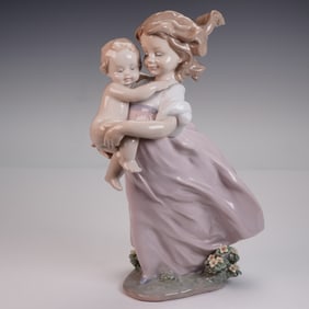 Lladro Porcelain Figurine, Playing Mom 1006681