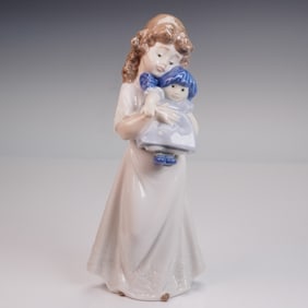 Nao by Lladro Porcelain Figurine Camison Muneca 01107 Boxed