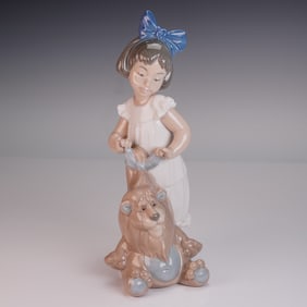 Nao by Lladro Porcelain Figurine Que Guapo Estas 01287
