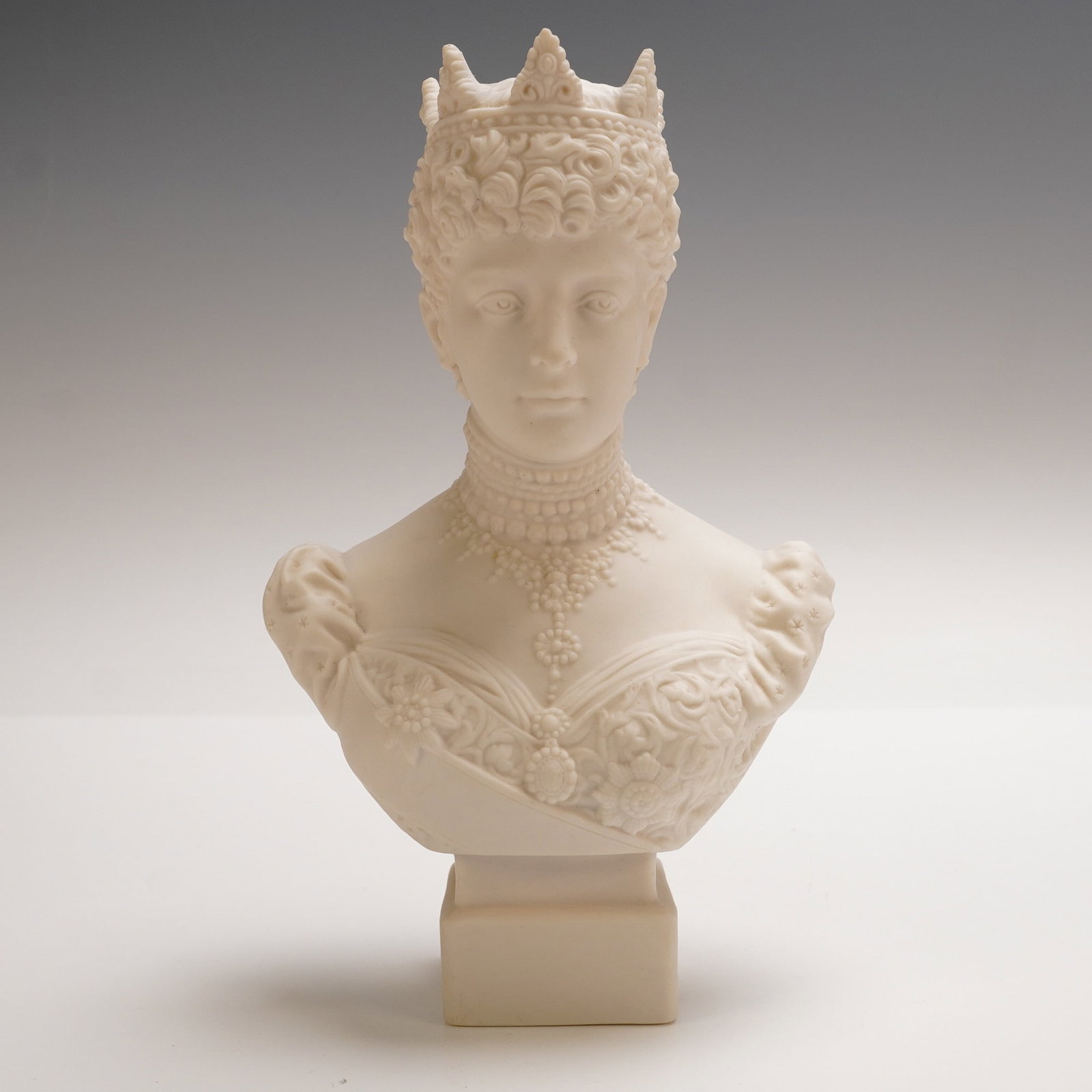 Robinson & Leadbeater Parian Bust of Queen Alexandra: A finely detailed Parian ware bust of Queen Alexandra, produced by Robinson & Leadbeater and dated 1897. This regal sculpture captures Queen Alexandra adorned in an ornate coronet, elaborate choker ne