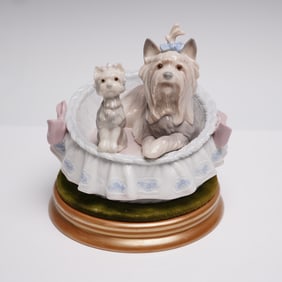 Lladro Porcelain Figurine, Our Cozy Home 1006469 with Base