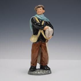 Royal Doulton Figurine Newsboy HN2244