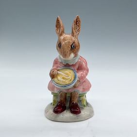 Royal Doulton Bunnykins Figurine, Helping Mother DB2
