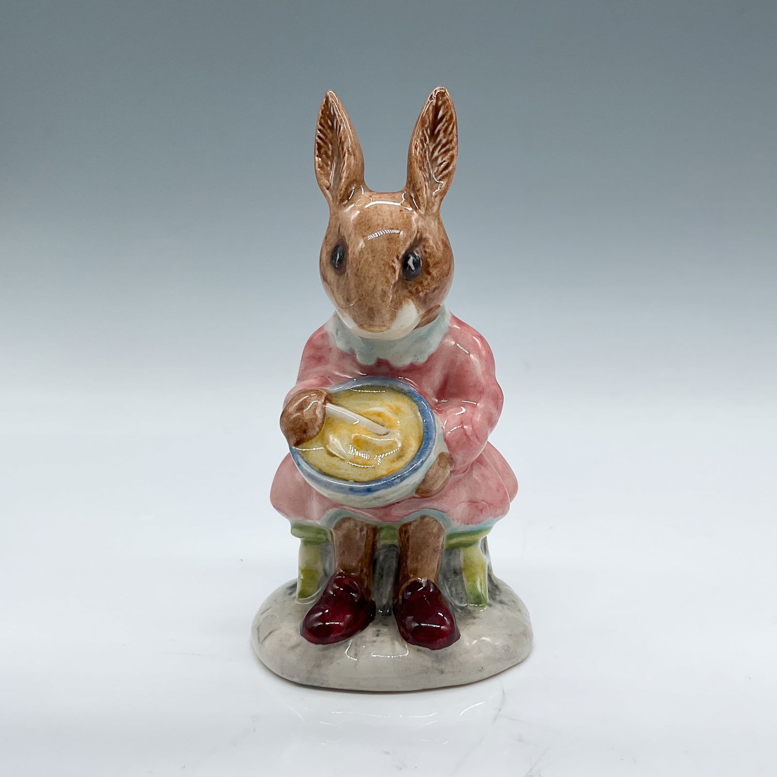 Royal Doulton Bunnykins Figurine, Helping Mother DB2 (1 of 3)