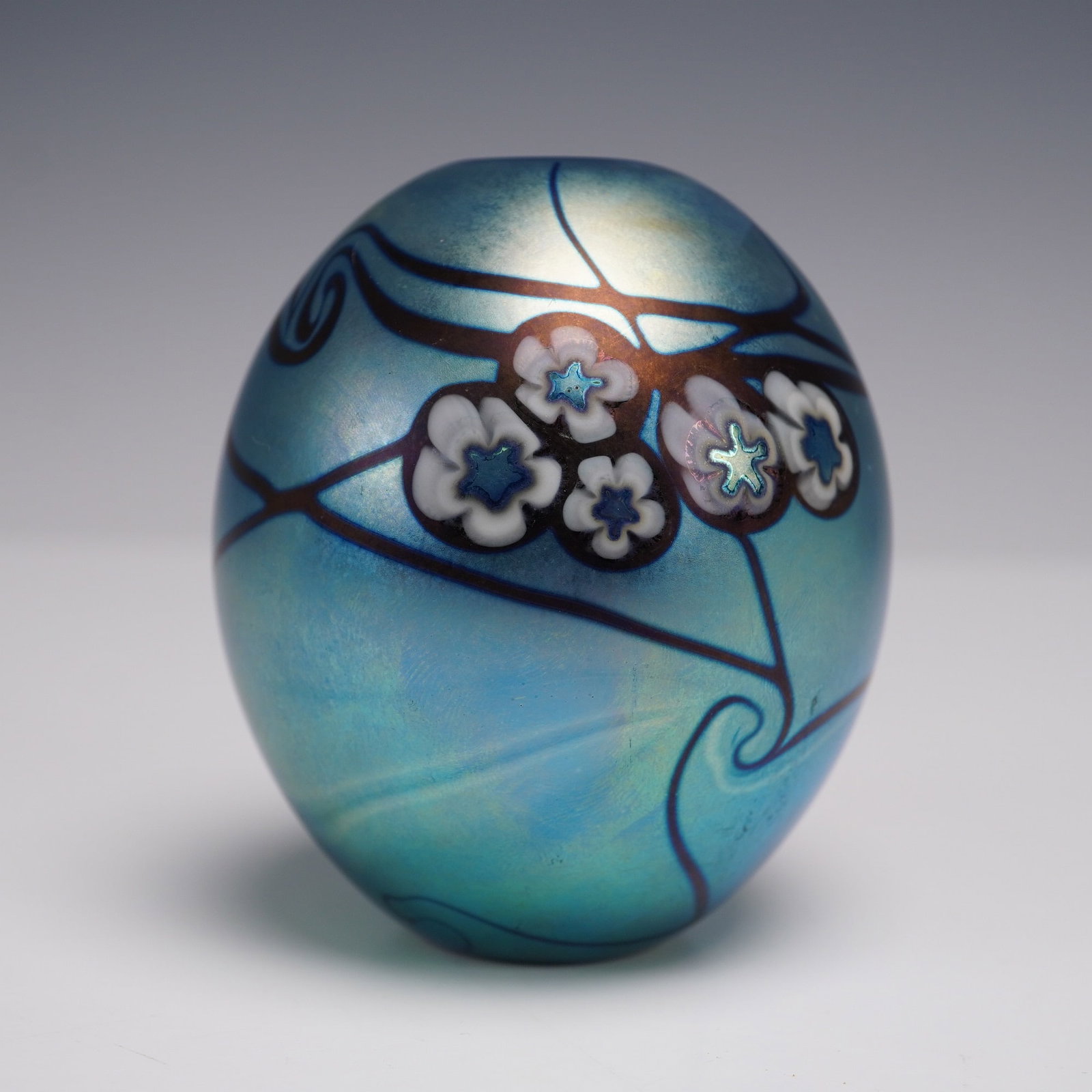 Robert Eickholt Iridescent Art Glass Paperweight, 1997 (1 of 5)