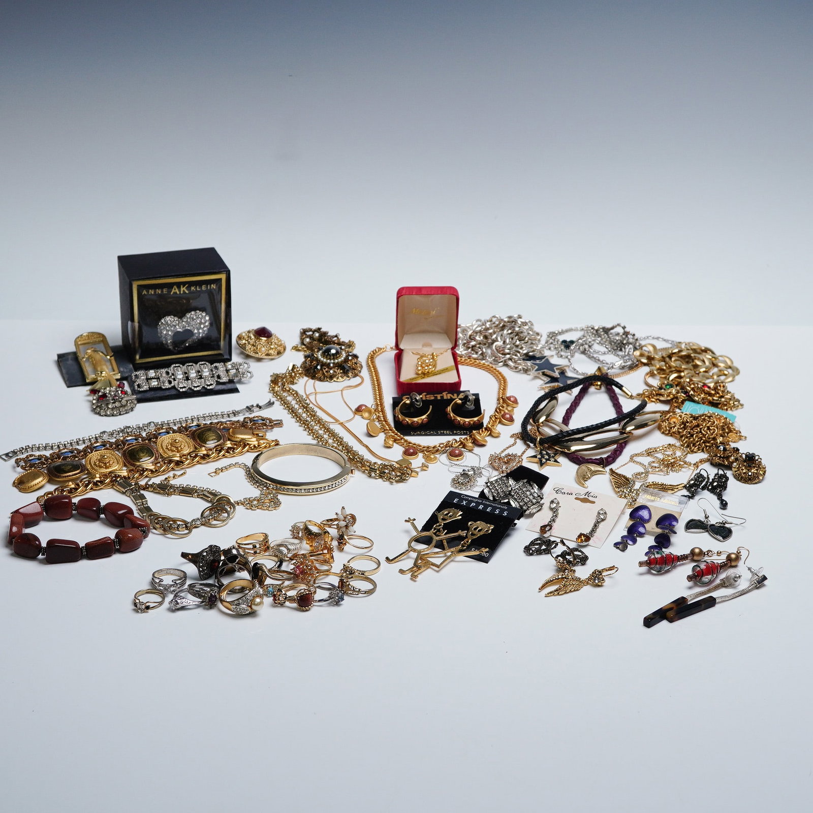 69pc Vintage Gold and Silver Toned Jewelry Collection (1 of 6)