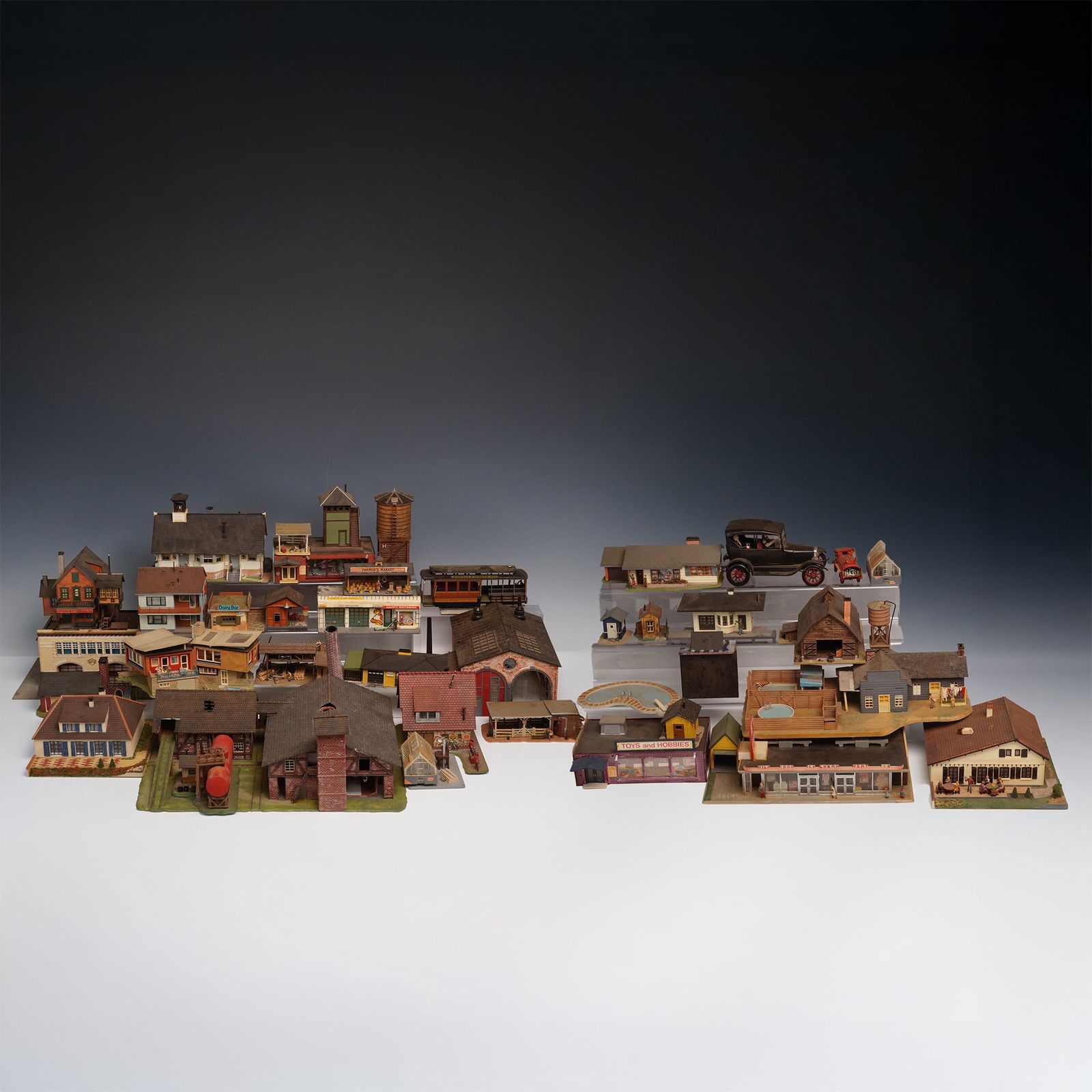 38 Piece Lot of Vintage Model Train Buildings and Accessories (1 of 9)