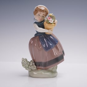 Lladro Porcelain Figurine Spring is Here 01005223