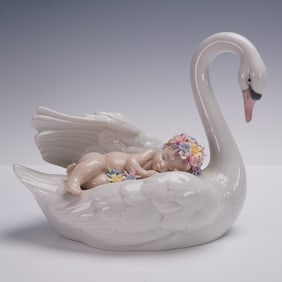 Lladro Porcelain Figurine Drifting Through Dreamland 1006758