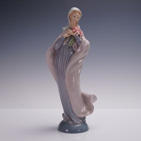 Lladro Porcelain Figurine Madonna with Flowers 1005171