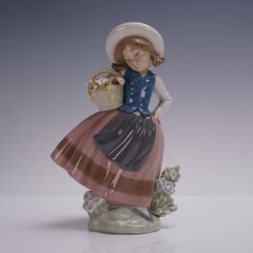 Lladro Porcelain Figurine Sweet Scent 1005221