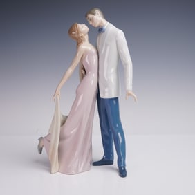 Lladro Porcelain Figurine, Happy Anniversary 1006475