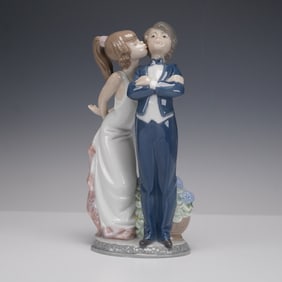 Lladro Porcelain Figurine, Let's Make Up 1005555