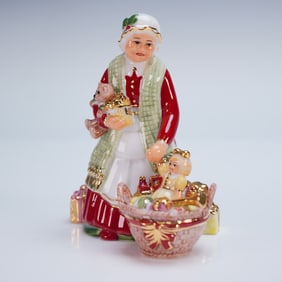 Royal Doulton Figurine, Mrs. Claus M247