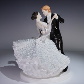 Royal Doulton Figurine The Slow Waltz HN5444 with Box Signed