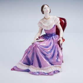 Royal Doulton Figurine Young Queen Victoria HN4475