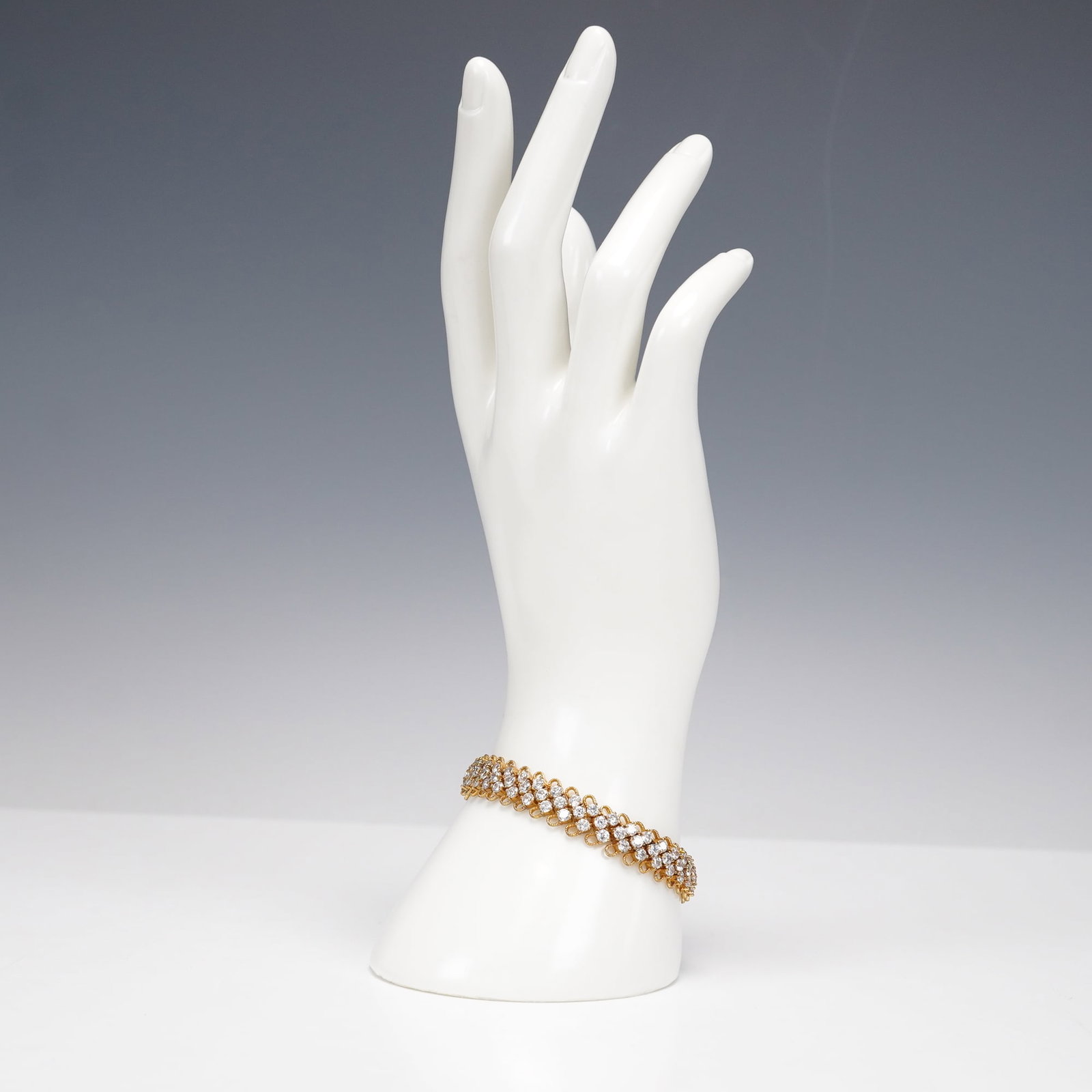 Sterling Silver Bracelet with Clear Stones: This elegant bracelet features a continuous chain of clear stones, set within a sterling silver framework. The bracelet is marked 925 and has a secure clasp. Its total weight with stones exceeds 22 gr
