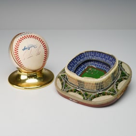 2pc Phillies Travis Lee Signed Baseball and Mini Stadium Model