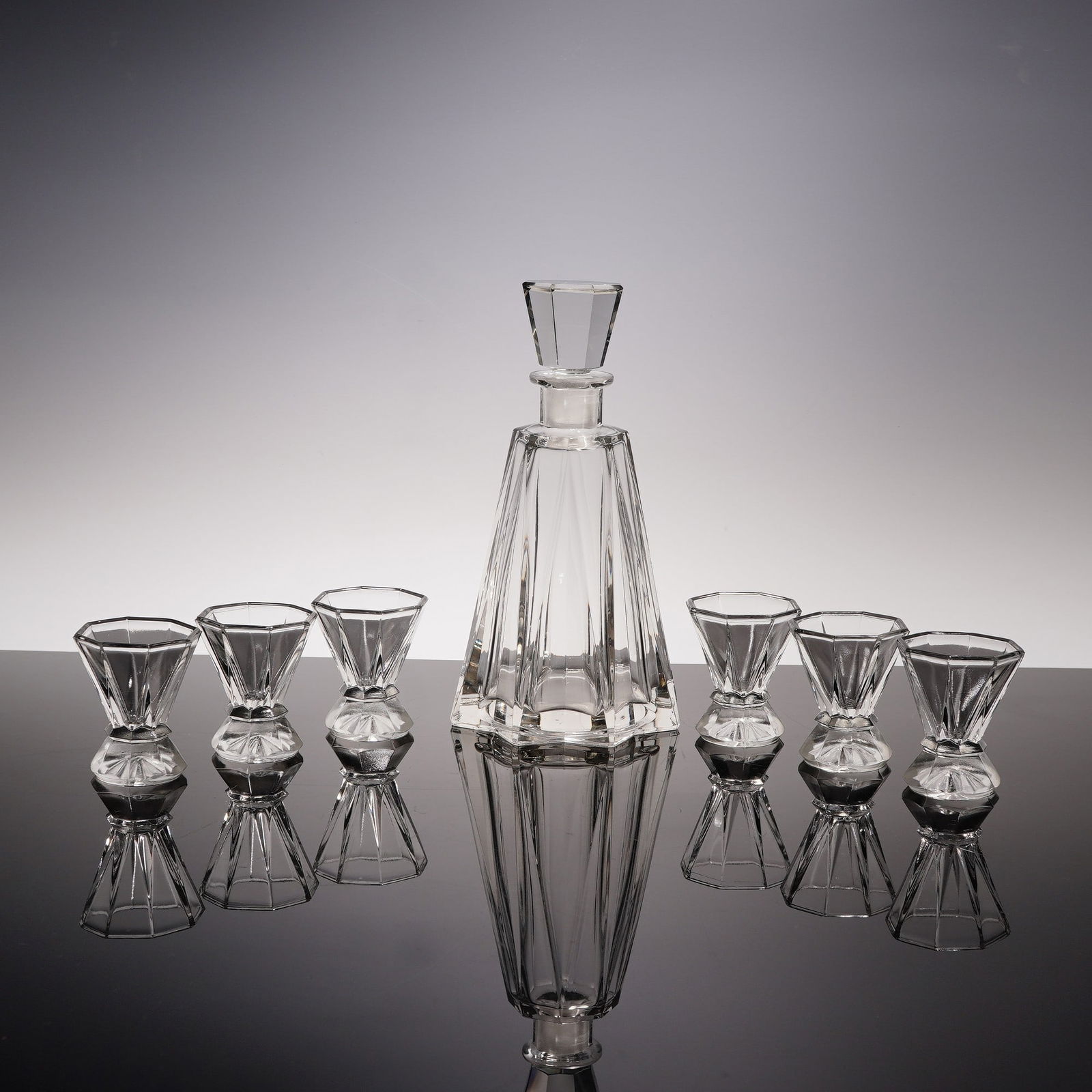 8pc Art Deco Style Faceted Brandy Decanter with Stopper & 6 Shot Glasses (1 of 7)