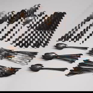31pc Mixed Silverplate Flatware and Serving Utensils: A group of 31 pieces of assorted antique and vintage silverplate flatware and serving utensils by various makers including 1881 Rogers A1, Wm. Rogers & Co., and Gee Esco Plate. The lot includes a vari