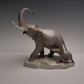 Lladro Porcelain Sculpture, Elephants 01001151