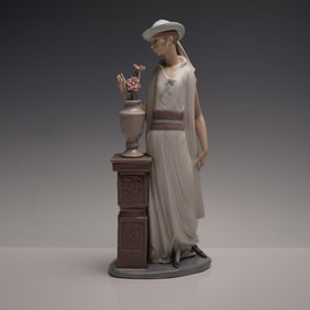 Lladro Porcelain Figurine, Lady Grand Casino 01005175