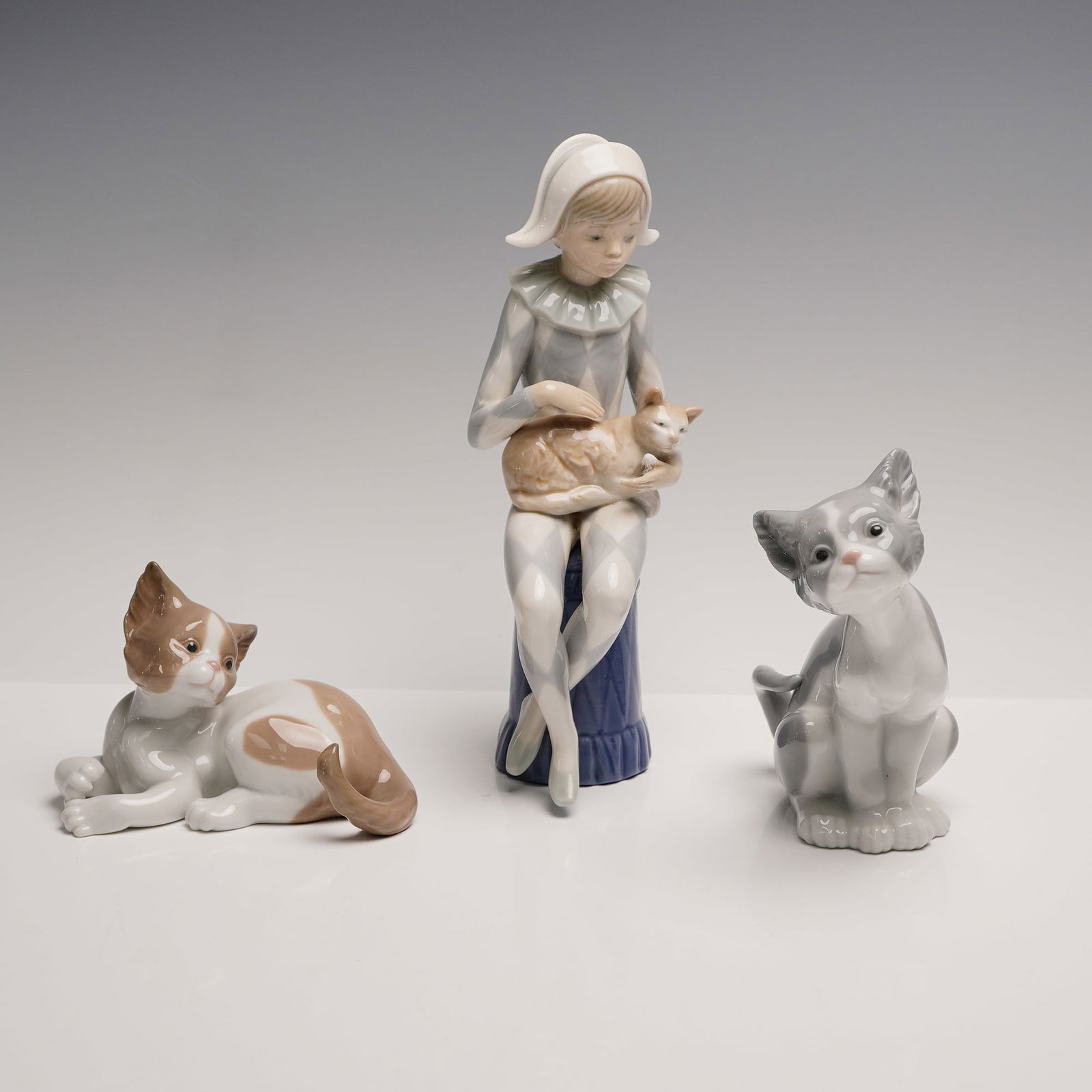 Lladro & Nao Porcelain Figurines: Jester w/Cat, 5113 & 5114 (1 of 5)