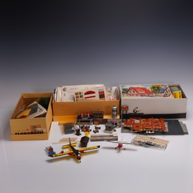25pc+ Collection of Vintage Model Kits, Figures and Accessories