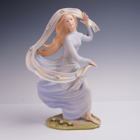 Goebel Porcelain Figurine Woman in Flowing Gown Ispanky
