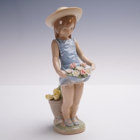 Lladro Porcelain Figurine My Flowers 01001284