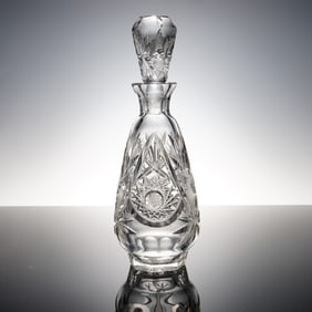 Starburst Elegance: Deep-Cut Crystal Decanter with Prism Stopper