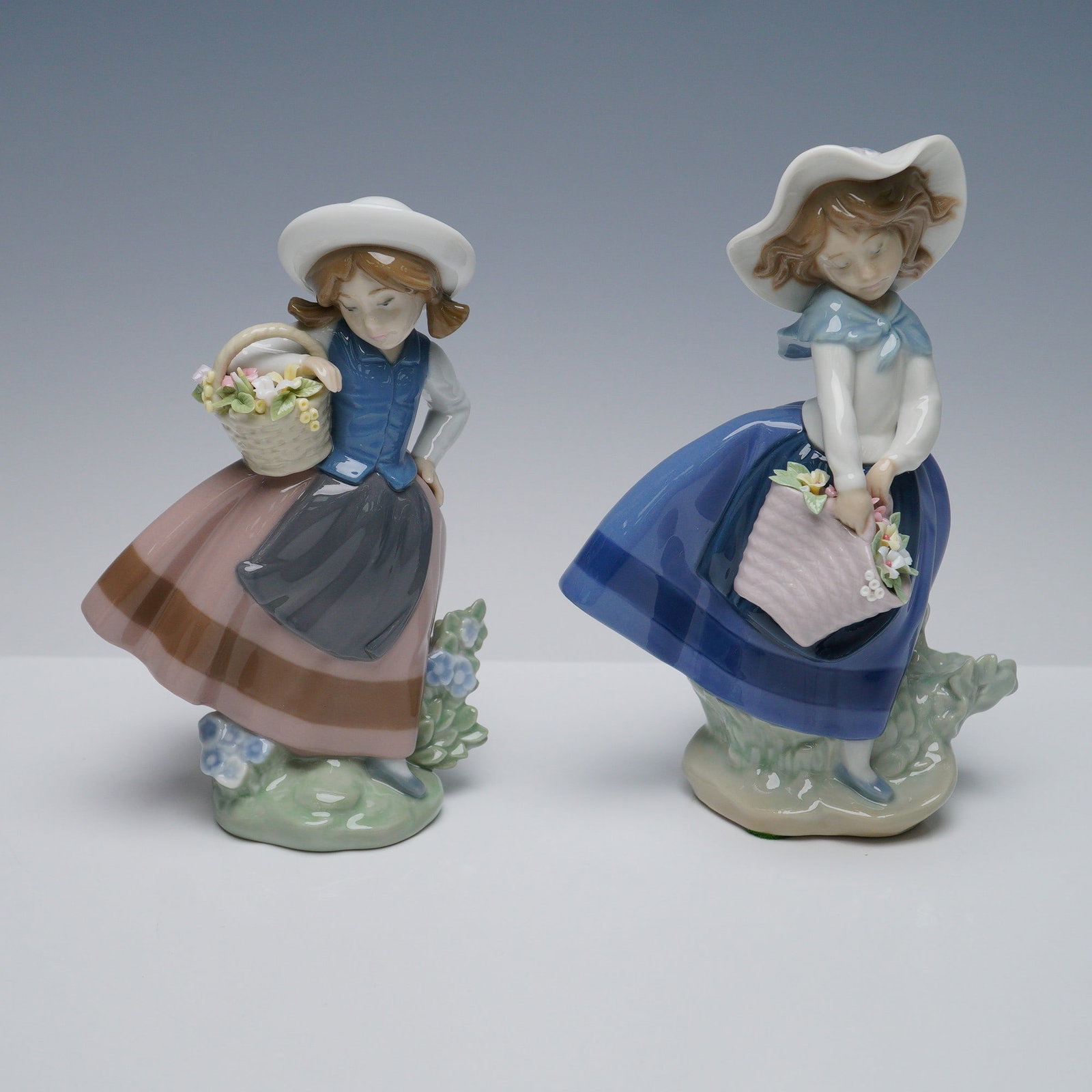 Pair of Lladro Figurines, Sweet Scent and Pretty Pickings (1 of 5)